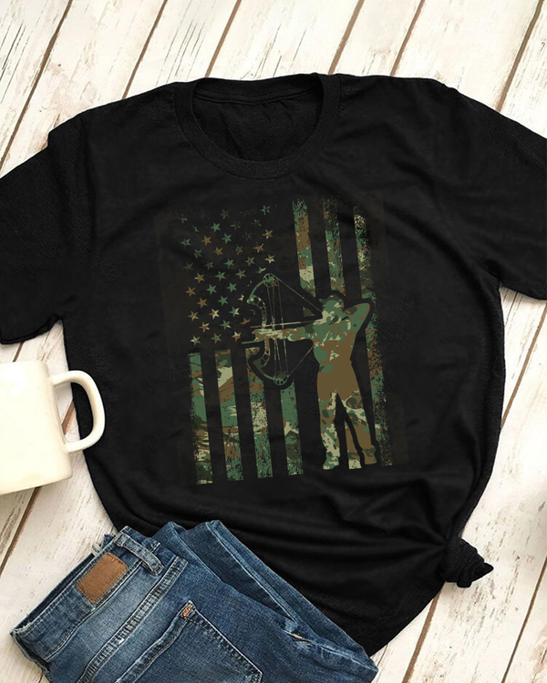 Camo American Flag Buck Hunting Gift for Bow Hunter T-Shirt
