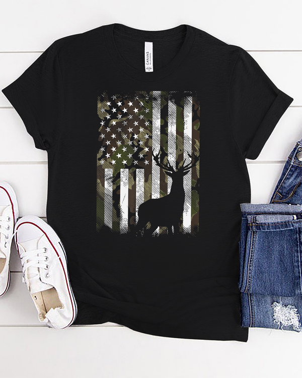 Camo American Flag Deer Elk Buck Hunting USA Hunter Gift T-Shirt